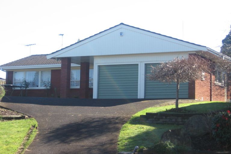 Photo of property in 28 Coulthard Terrace, Opaheke, Papakura, 2113