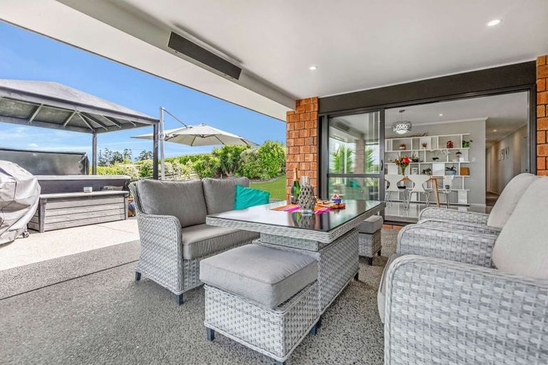 Photo of property in 19 Kendallvale Drive, Waiuku, 2123