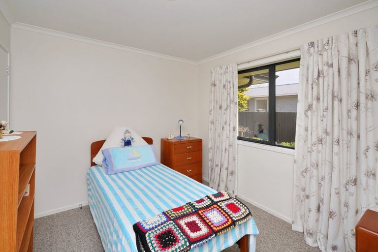 Photo of property in 14 Royal Park Drive, Parklands, Christchurch, 8083