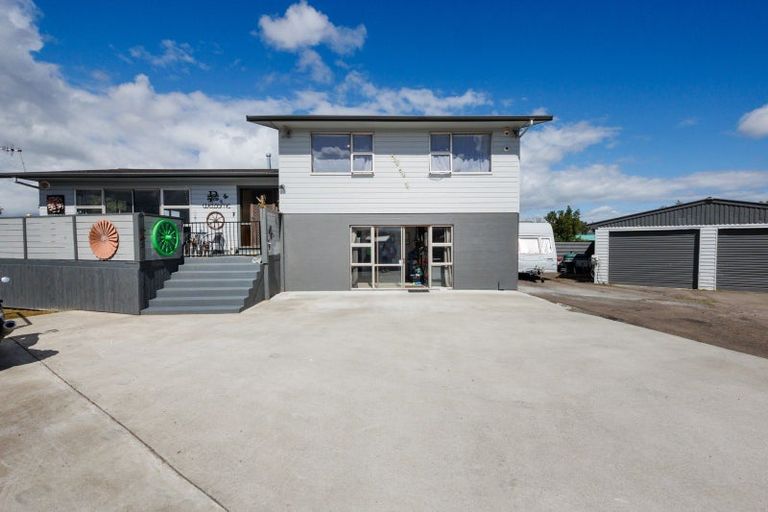 Photo of property in 16 Dunk Place, Milson, Palmerston North, 4414