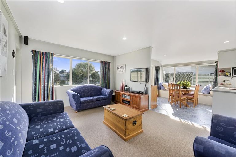 Photo of property in 25 Kane Road, Papamoa Beach, Papamoa, 3118