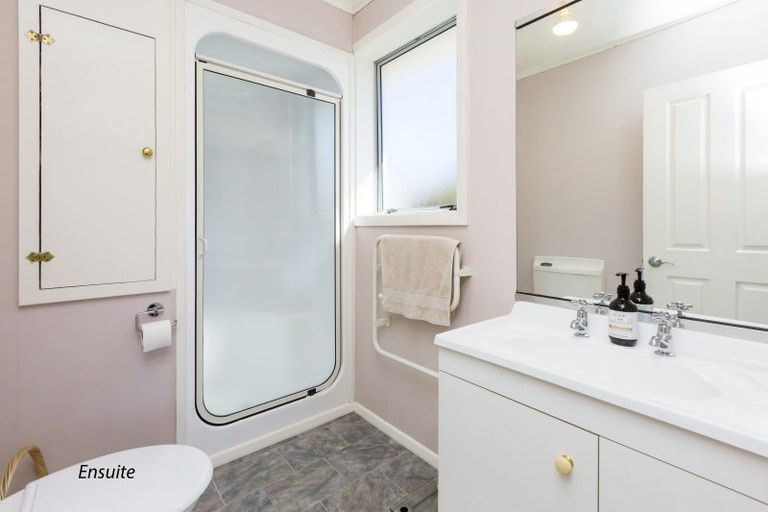 Photo of property in 18 Mccurdy Street, Elderslea, Upper Hutt, 5018