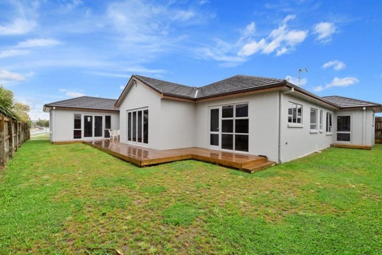 Photo of property in 6 Cairns Crescent, Rototuna, Hamilton, 3210