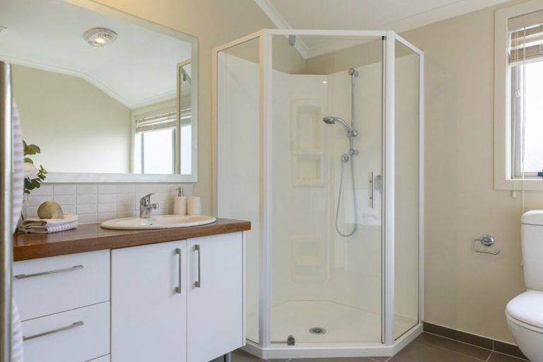 Photo of property in 2/745 Acacia Bay Road, Acacia Bay, Taupo, 3330