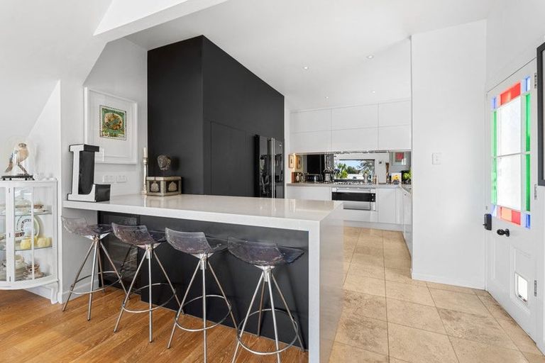 Photo of property in 31 Church Street, Northcote Point, Auckland, 0627