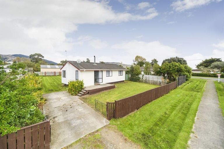Photo of property in 4 Rata Street, Tokomaru, Palmerston North, 4474