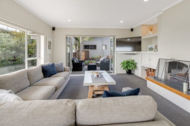 Photo of property in 10 Sea View Terrace, Cockle Bay, Auckland, 2014