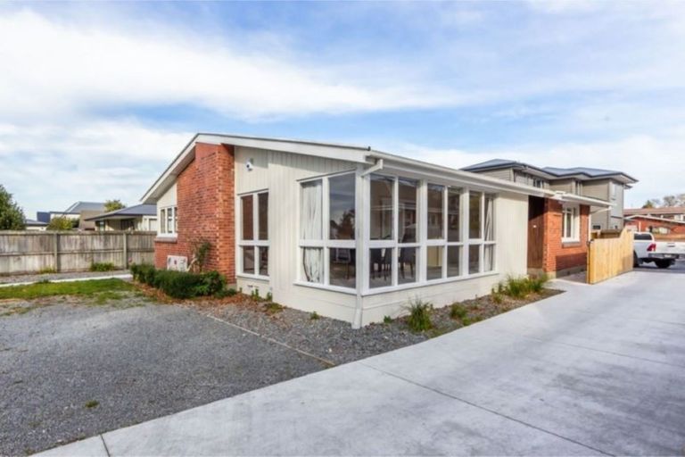 Photo of property in 201 Memorial Avenue, Burnside, Christchurch, 8053