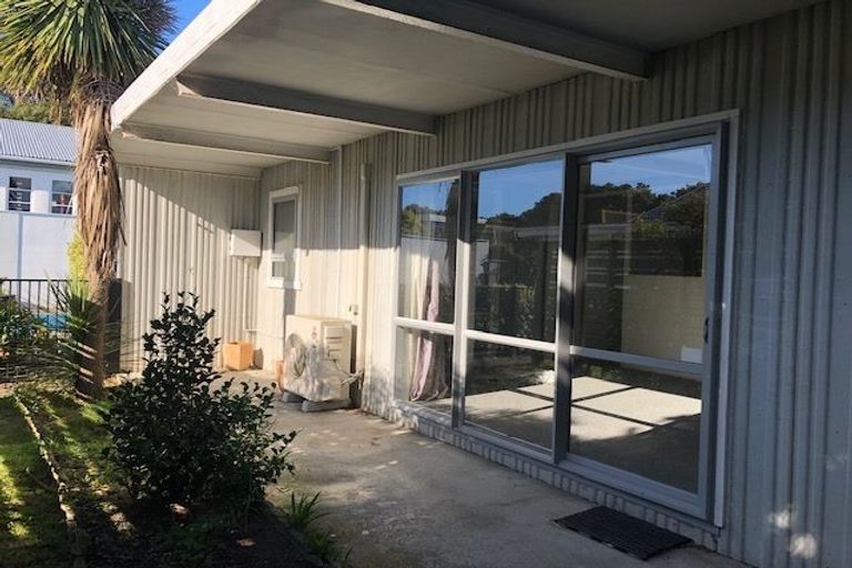 Photo of property in 28 Para Street, Miramar, Wellington, 6022