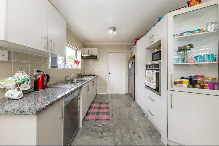 Photo of property in 17a Corolu Place, Conifer Grove, Takanini, 2112