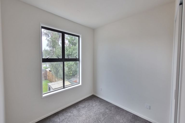 Photo of property in 2b Glenvil Lane, Te Atatu Peninsula, Auckland, 0610