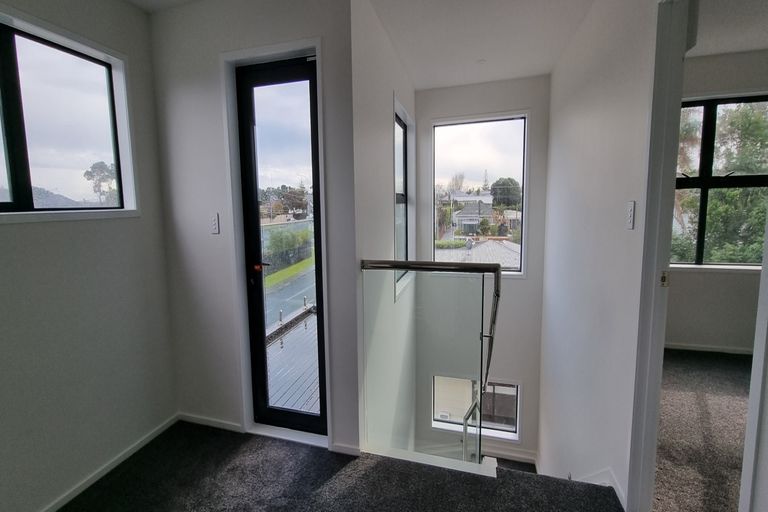 Photo of property in 2b Glenvil Lane, Te Atatu Peninsula, Auckland, 0610
