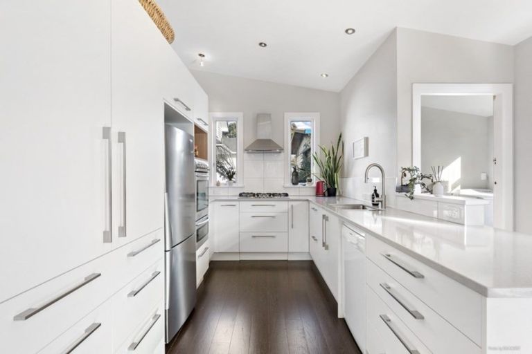 Photo of property in 19 Chelsea Street, Miramar, Wellington, 6022