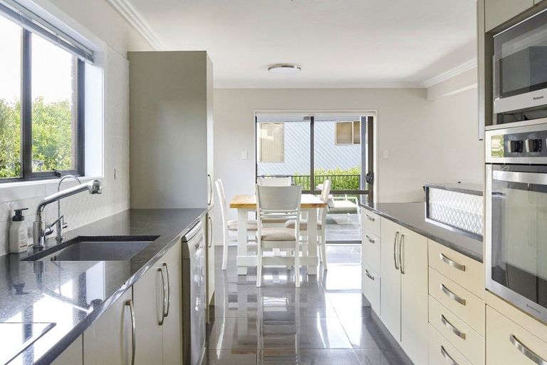 Photo of property in 4 Sophora Place, Totara Heights, Auckland, 2105