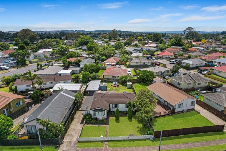 Photo of property in 127 Maplesden Drive, Clendon Park, Auckland, 2103