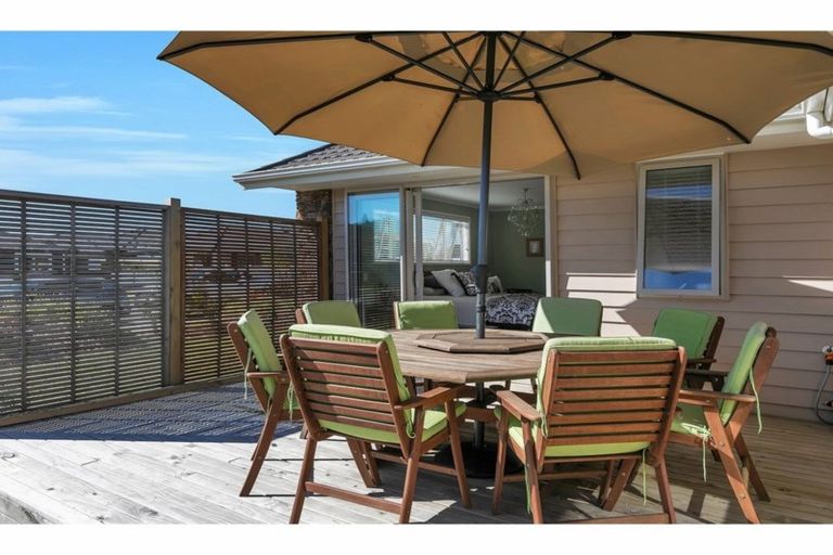 Photo of property in 19-21 Kauri Drive, Kumeu, 0810
