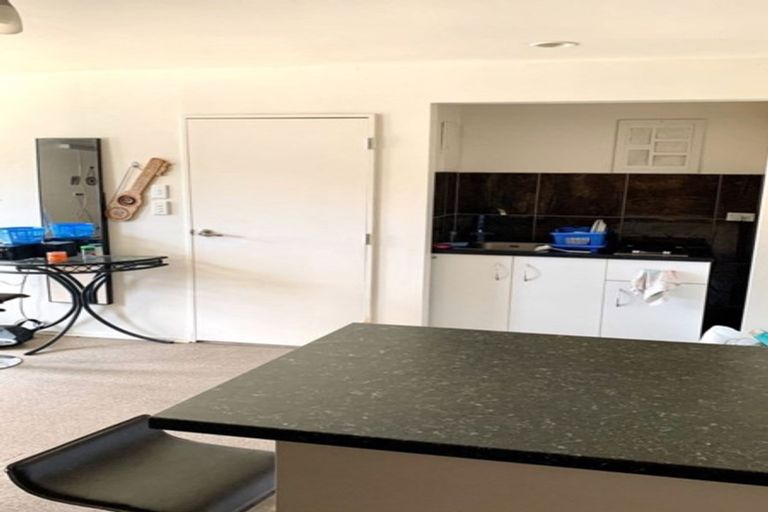 Photo of property in 3 Lincoln Close, Northcross, Auckland, 0630