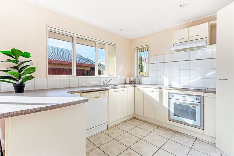 Photo of property in 57 Kingdale Road, Henderson, Auckland, 0610