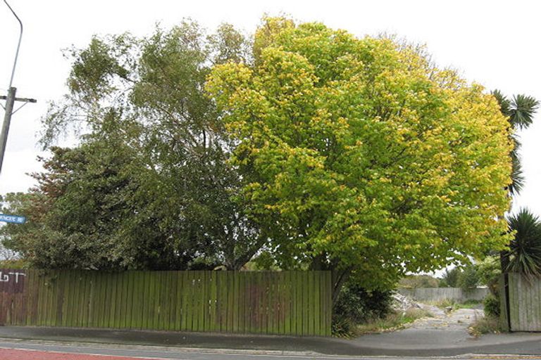 Photo of property in 102 Northcote Road, Northcote, Christchurch, 8052