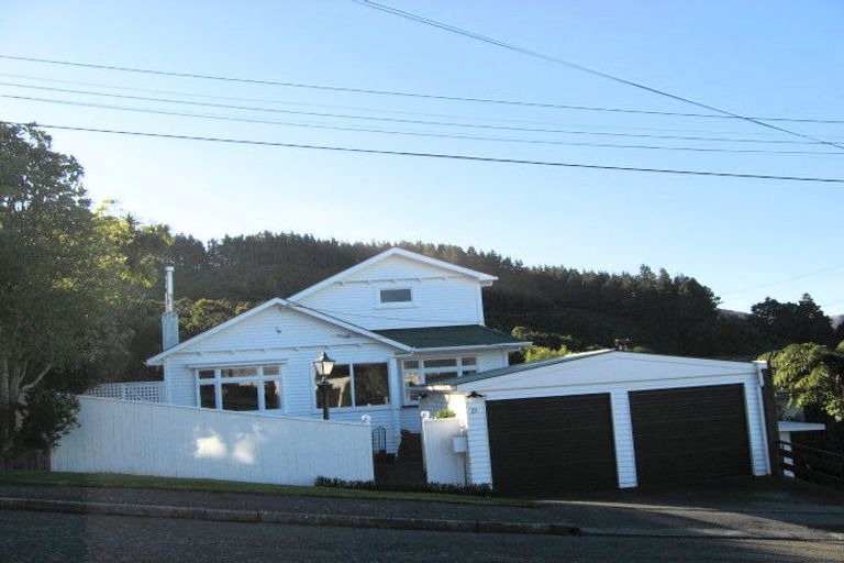 Photo of property in 21 Waikare Street, Karori, Wellington, 6012