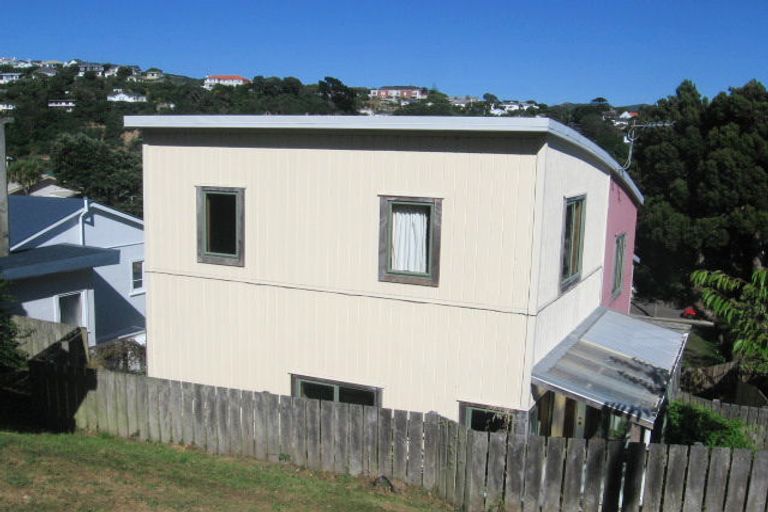 Photo of property in 90 Creswick Terrace, Northland, Wellington, 6012