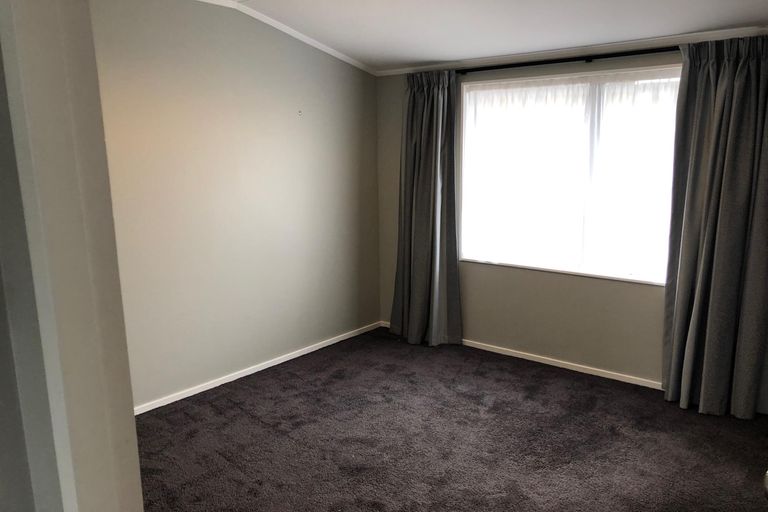 Photo of property in 37 Suzanne Grove, Kelvin Grove, Palmerston North, 4414