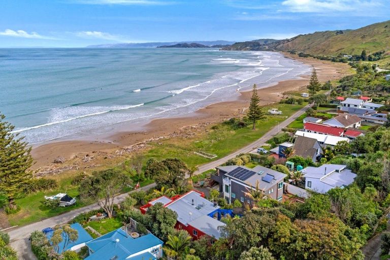 Photo of property in 11 Makorori Beach Road, Makorori, Gisborne, 4073