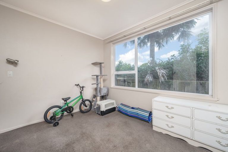 Photo of property in 1/90 Bradbury Road, Botany Downs, Auckland, 2010