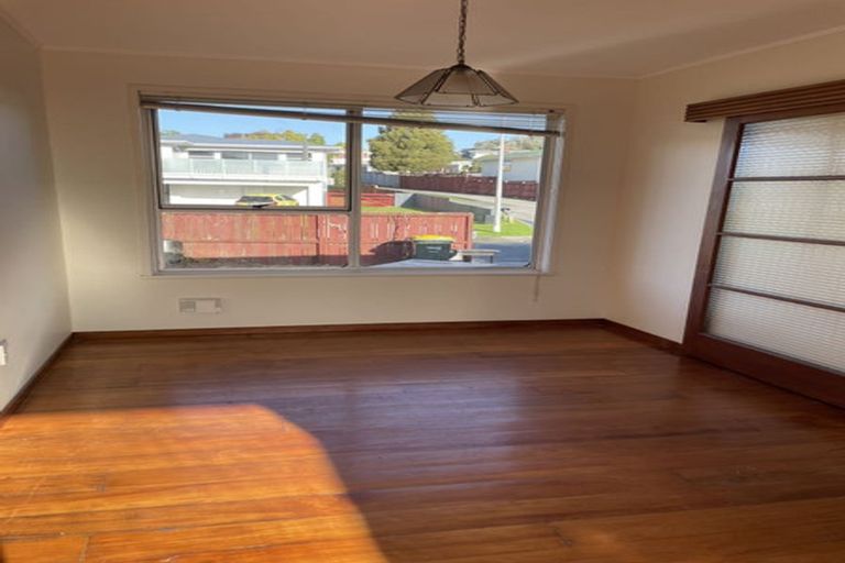 Photo of property in 17 Uppingham Crescent, Hillcrest, Auckland, 0627