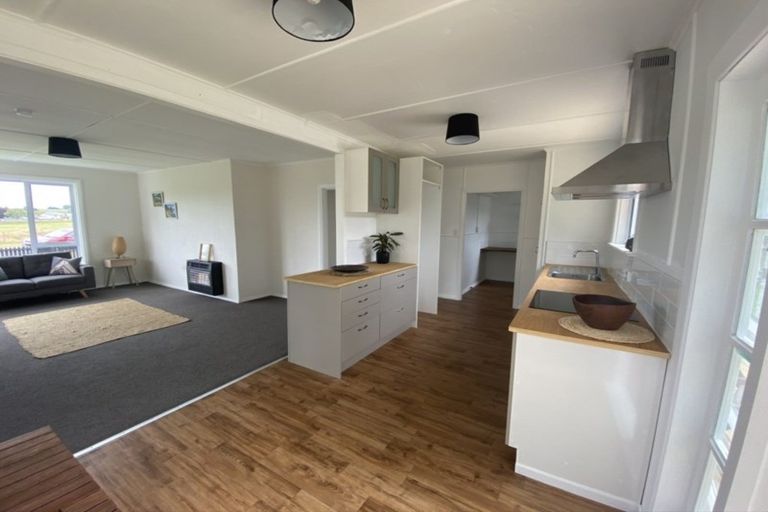 Photo of property in 69 Collingwood Street, Eltham, 4322