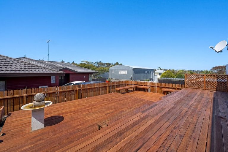 Photo of property in 54 Zefiro Drive, Massey, Auckland, 0614