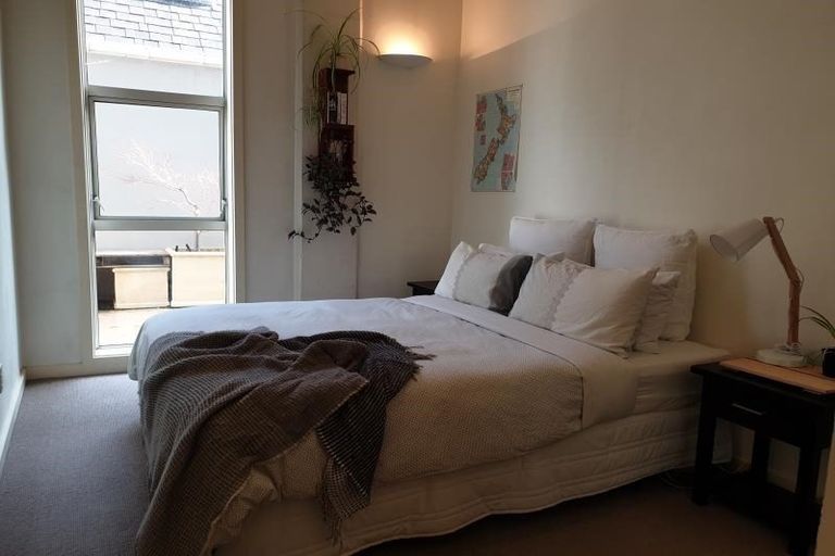 Photo of property in 2/37 Majoribanks Street, Mount Victoria, Wellington, 6011