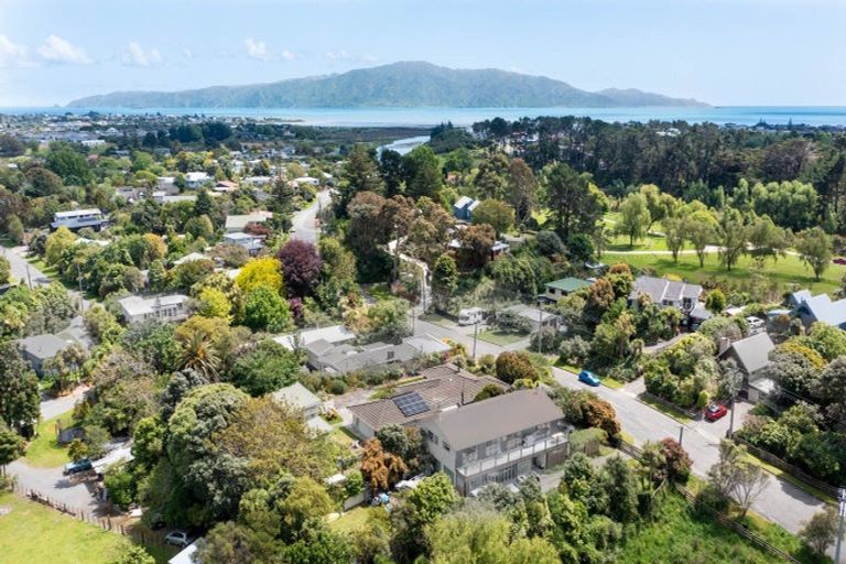 Photo of property in 60 Makora Road, Otaihanga, Paraparaumu, 5036