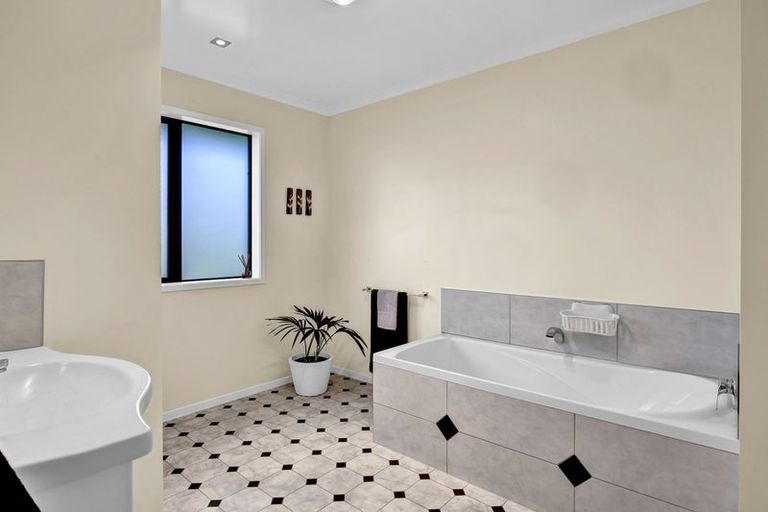 Photo of property in 105 Mawhitiwhiti Road, Normanby, Hawera, 4675