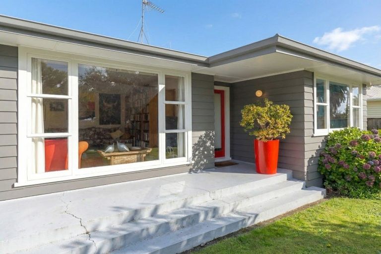 Photo of property in 85 Brandon Street, Featherston, 5710