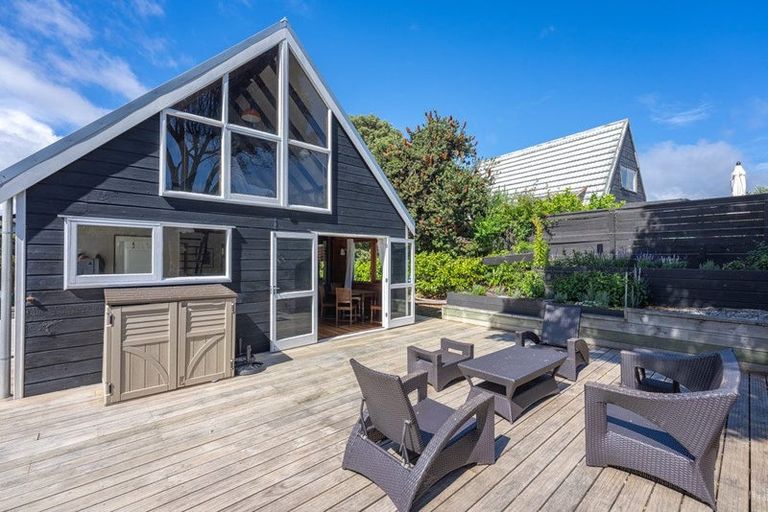 Photo of property in 33 William Street, Waikanae Beach, Waikanae, 5036