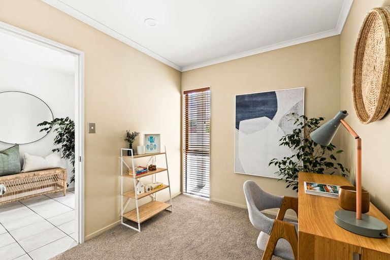 Photo of property in 17 Washington Place, Havelock North, 4130