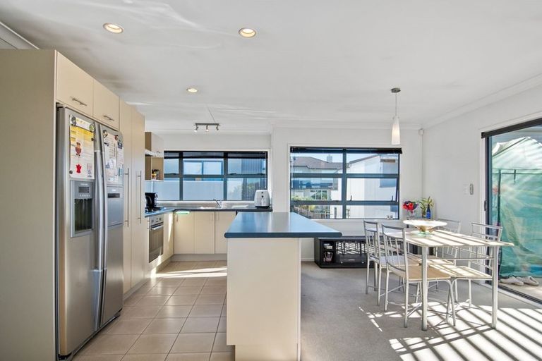 Photo of property in 143c Wiseley Road, West Harbour, Auckland, 0618
