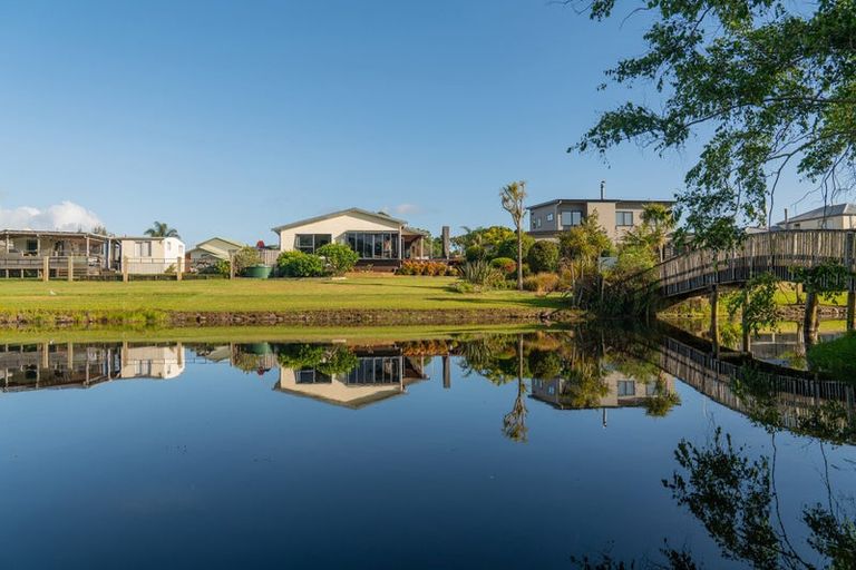 Photo of property in 15 Martin Place, Cooks Beach, Whitianga, 3591