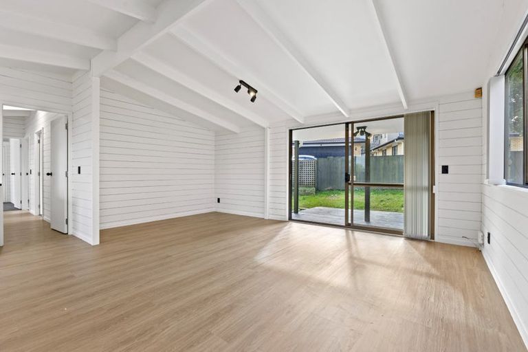 Photo of property in 2/12 Christmas Road, Manurewa, Auckland, 2102