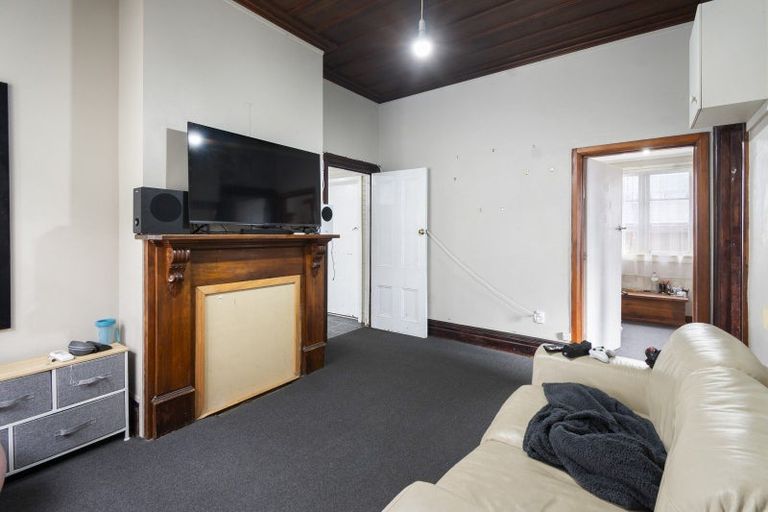 Photo of property in 412 Featherston Street, Palmerston North, 4414