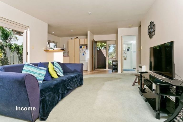 Photo of property in 7 Calypso Way, Unsworth Heights, Auckland, 0632