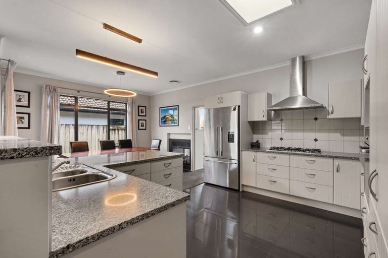 Photo of property in 102 Oriental Parade, Papamoa Beach, Papamoa, 3118