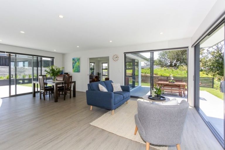 Photo of property in 2 Western Rise, Hurworth, New Plymouth, 4310