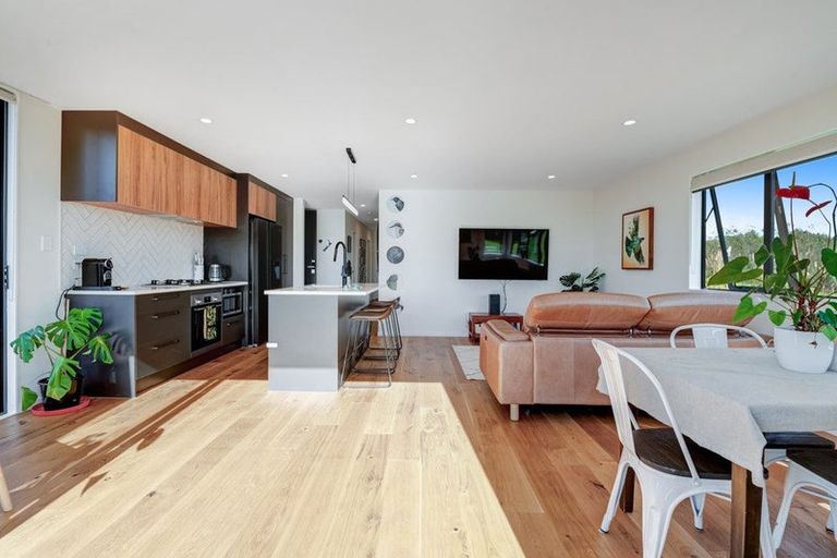 Photo of property in 30 Aitkenhead Court, Parakai, 0830