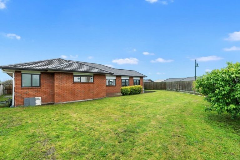 Photo of property in 214 Saint James Drive, Huntington, Hamilton, 3210