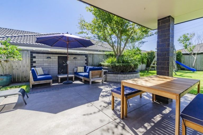 Photo of property in 6 Pohutukawa Place, Karaka, Papakura, 2113