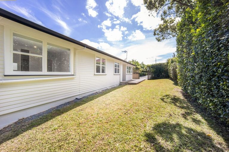 Photo of property in 20 Waione Avenue, Te Atatu Peninsula, Auckland, 0610