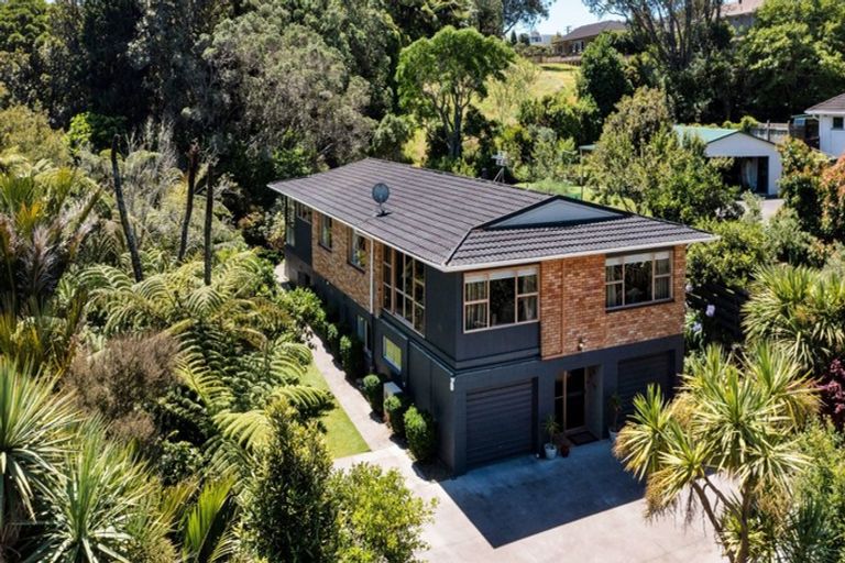 Photo of property in 14 Spencer Place, Merrilands, New Plymouth, 4312