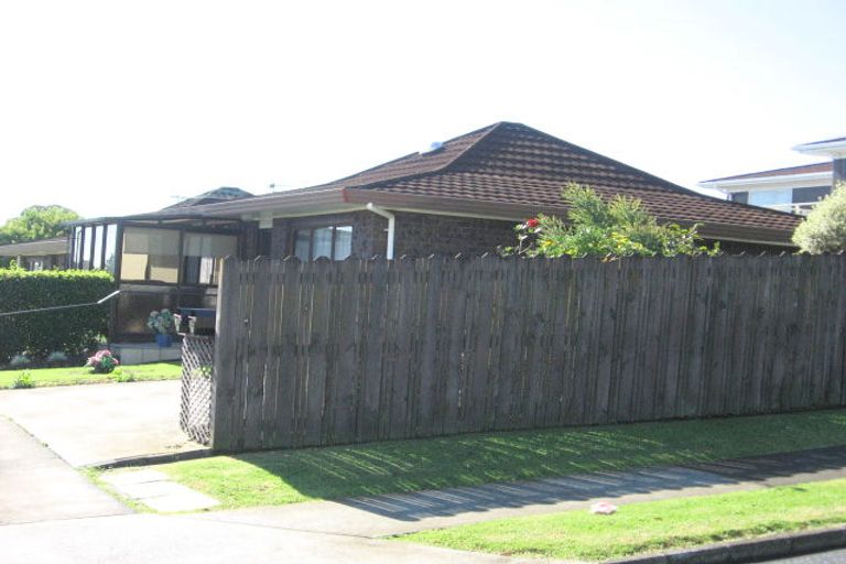 Photo of property in 2/58 Highland Park Drive, Highland Park, Auckland, 2010